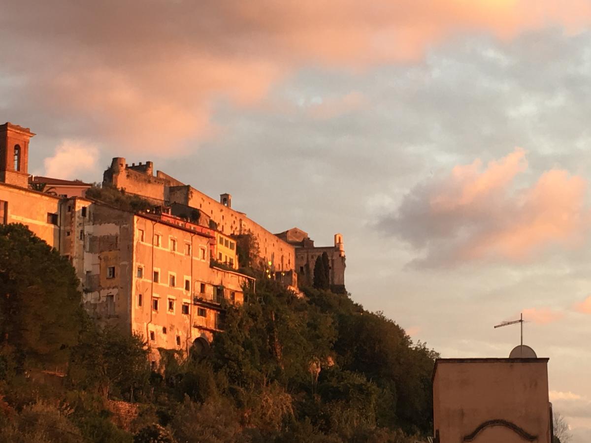 Ostello Palazzo Nizza Масса Екстер'єр фото